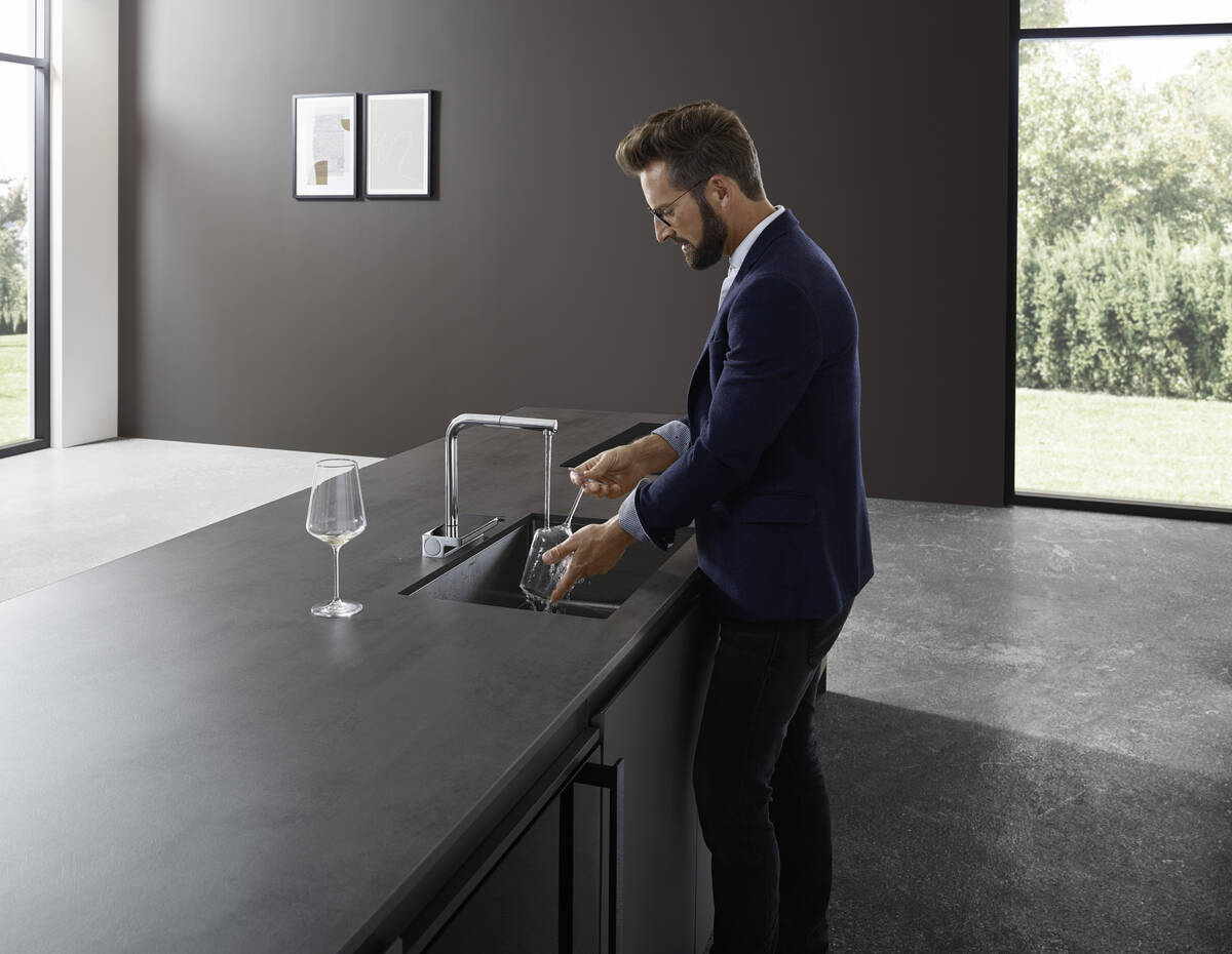 Aquno Select: a new archetype kitchen tap. Aquno Select: a new archetype kitchen tap.