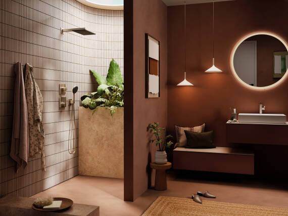 Night mode: A bathroom with atmospheric LED lighting.