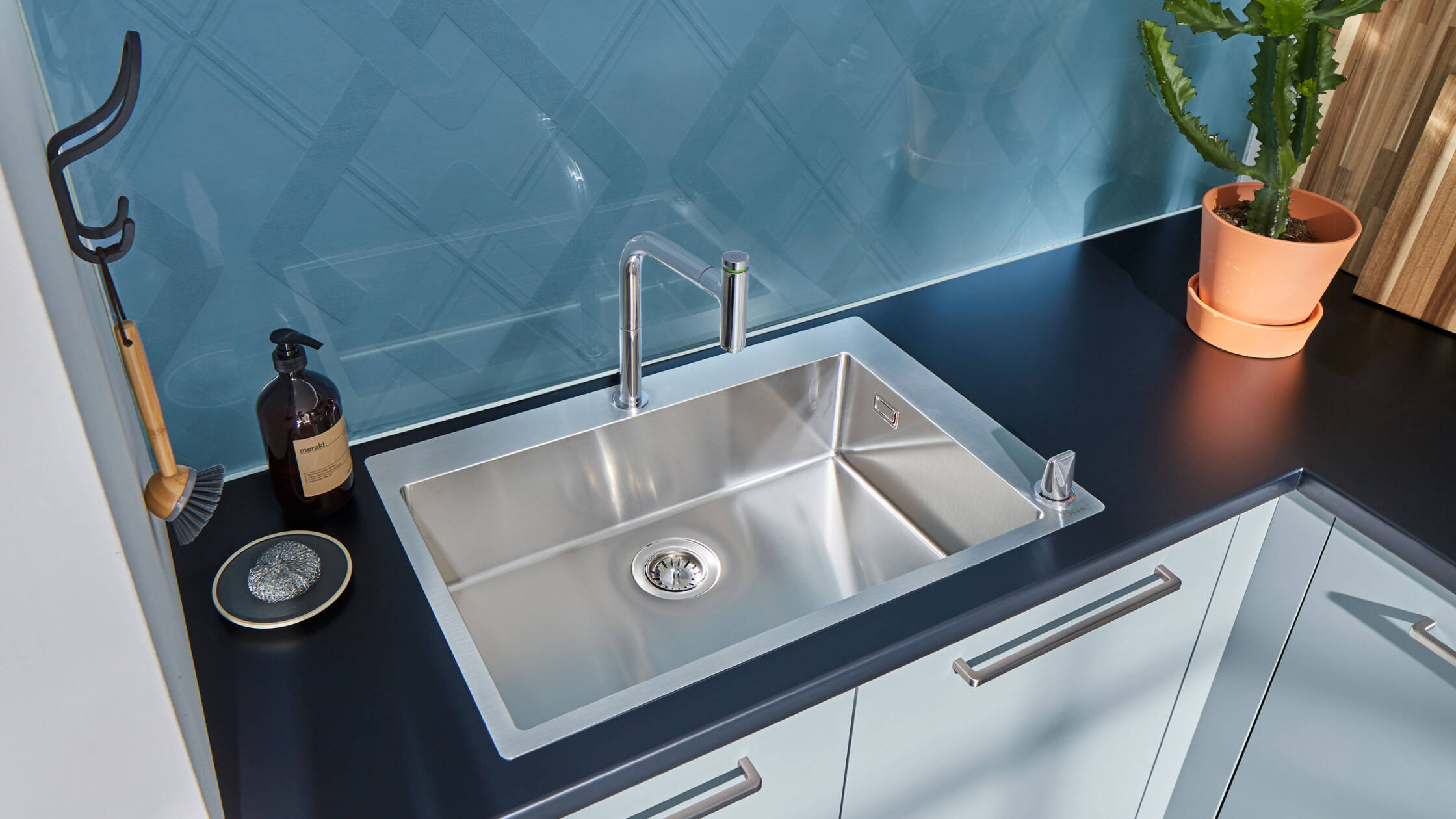 Modern sink combi unit makes work effortless.