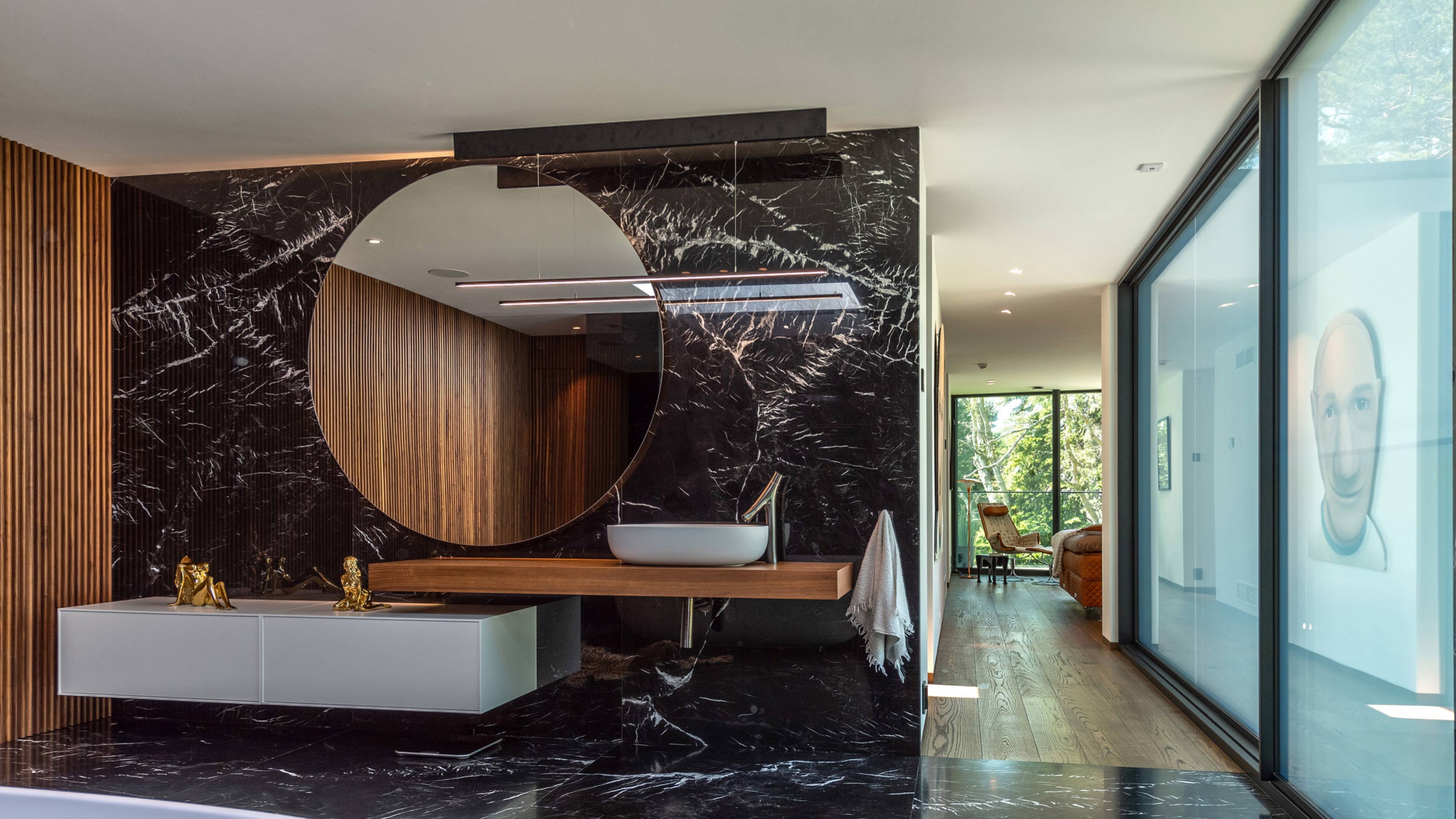 Luxuriöses Bad ausgestattet mit der AXOR Starck Organic Kollektion.