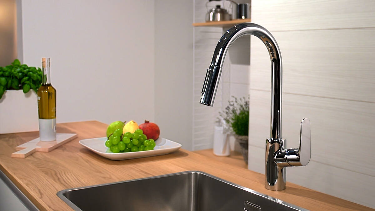 hansgrohe 1-hole kitchen tap with lever handle.