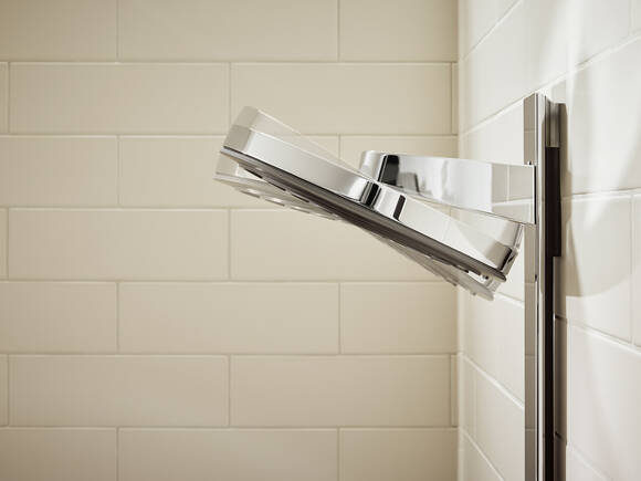 Верхний душ Pulsify от hansgrohe с углом наклона.