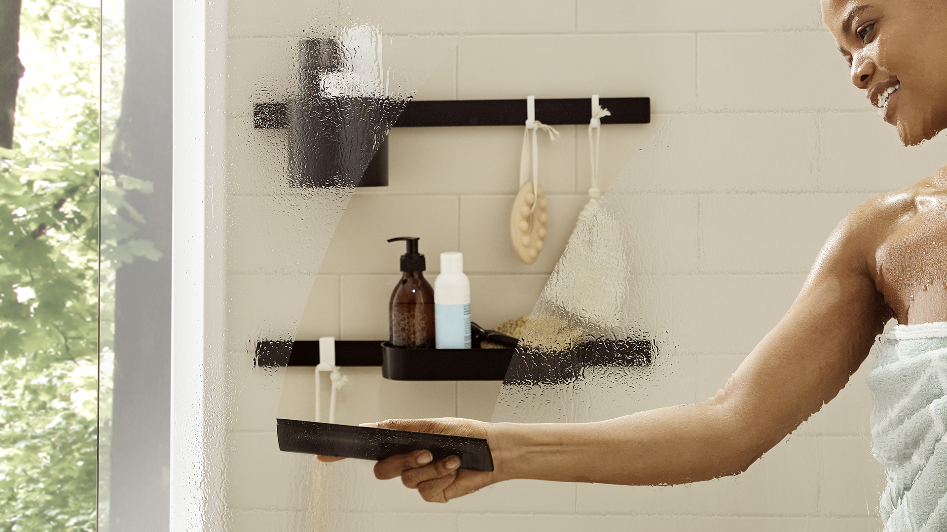 Kệ phòng tắm WallStoris của hansgrohe màu Đen mờ.