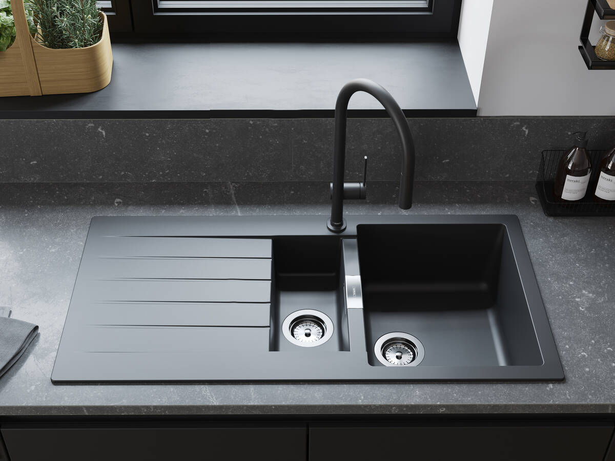 Cocina moderna con fregadero doble de acero inoxidable.