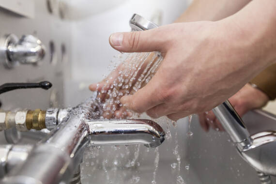 hansgrohe Duschschlauch im Querschnitt. hansgrohe Duschschlauch im Querschnitt.