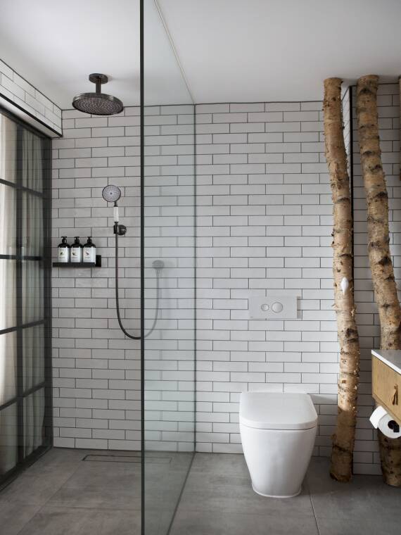 The AXOR Montreux overhead shower in modern style. The AXOR Montreux overhead shower in modern style.