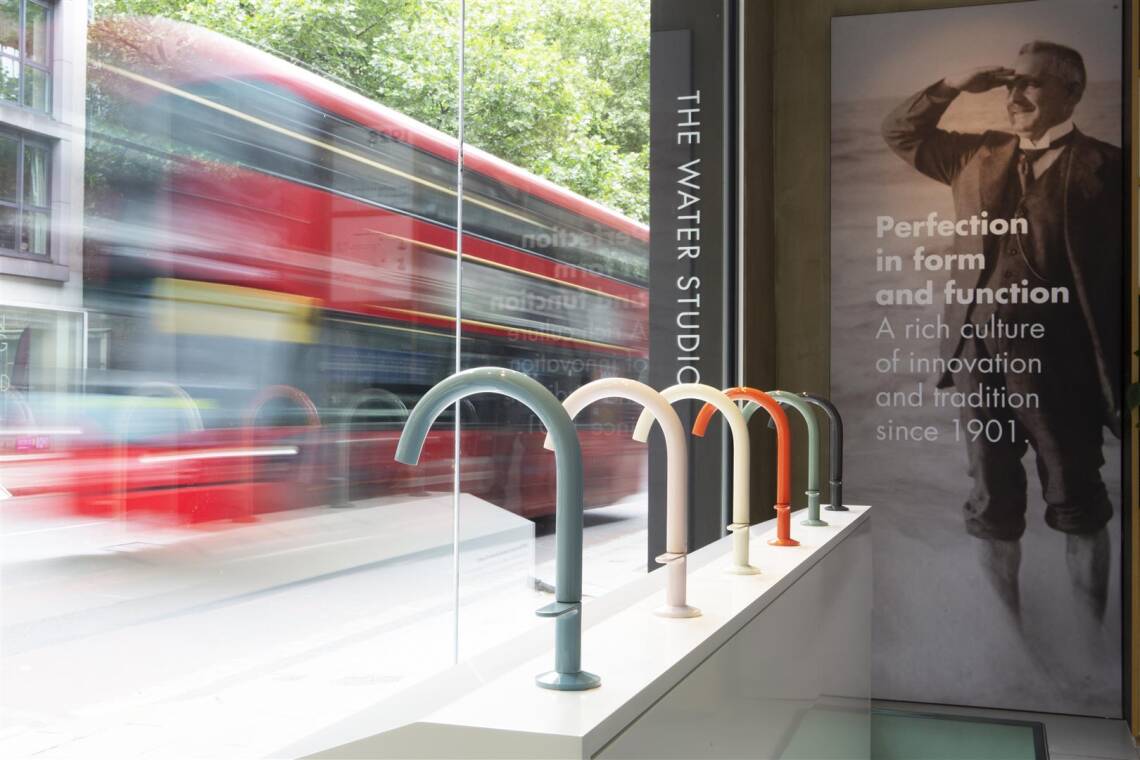 Front window - AXOR One Colours