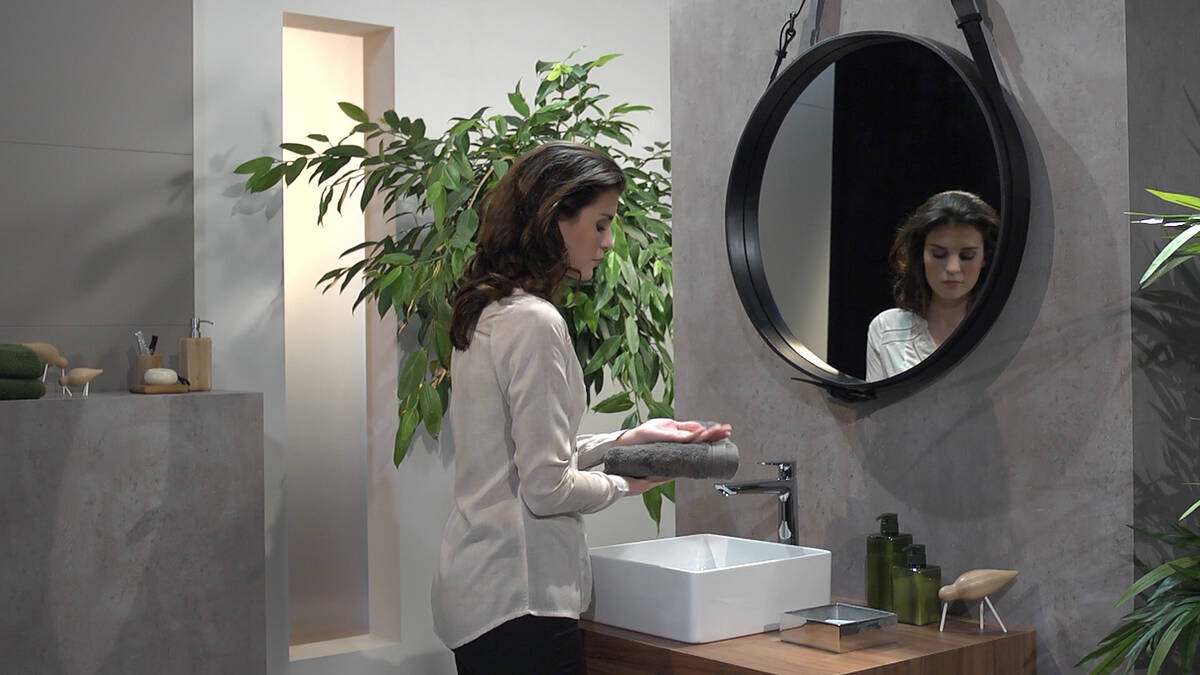 Cosy bathroom with natural atmosphere and noble taps. Cosy bathroom with natural atmosphere and noble taps.