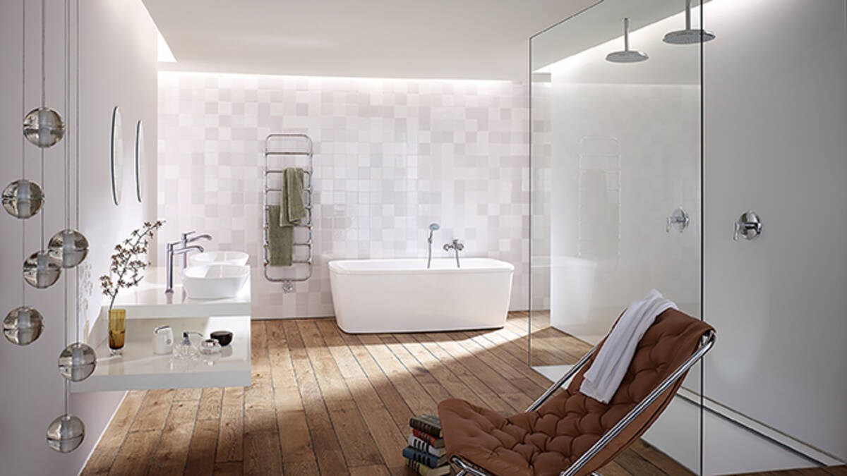 Classic bathroom design with freestanding bathtub. Classic bathroom design with freestanding bathtub.