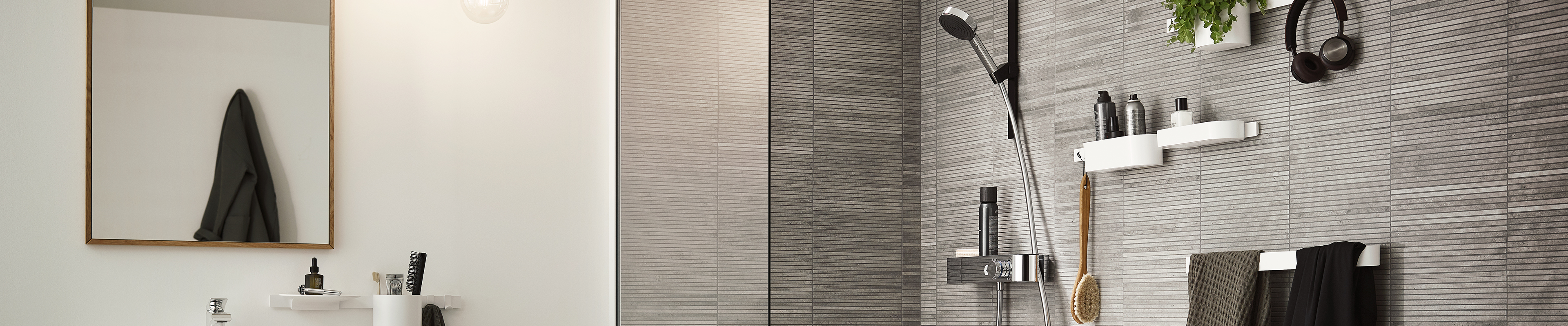 hansgrohe ShowerTablet: Thermostatic shower mixer with shelf.