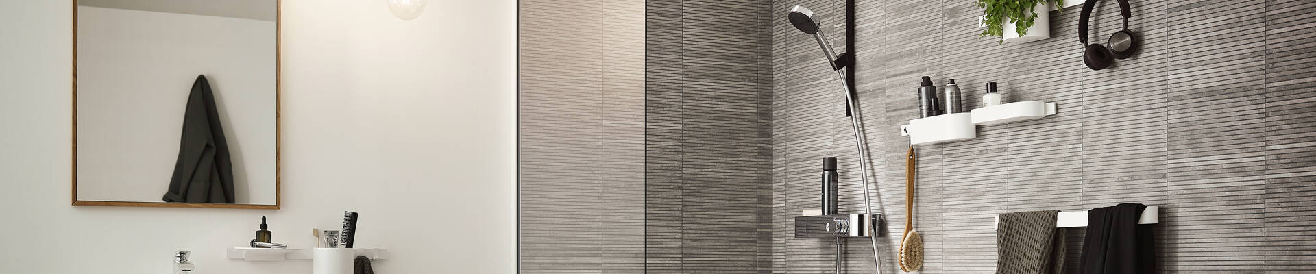 hansgrohe ShowerTablet: Thermostatic shower mixer with shelf.