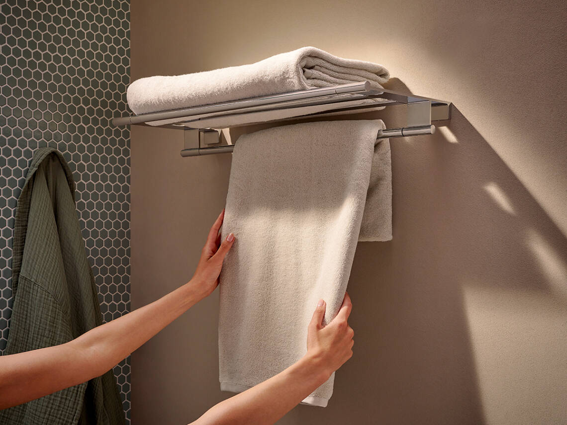 hansgrohe Handtuchablage mit Handtuchstange.