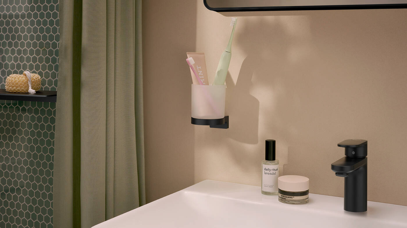 AddStoris S toothbrush tumbler, faucet in Matt Black.