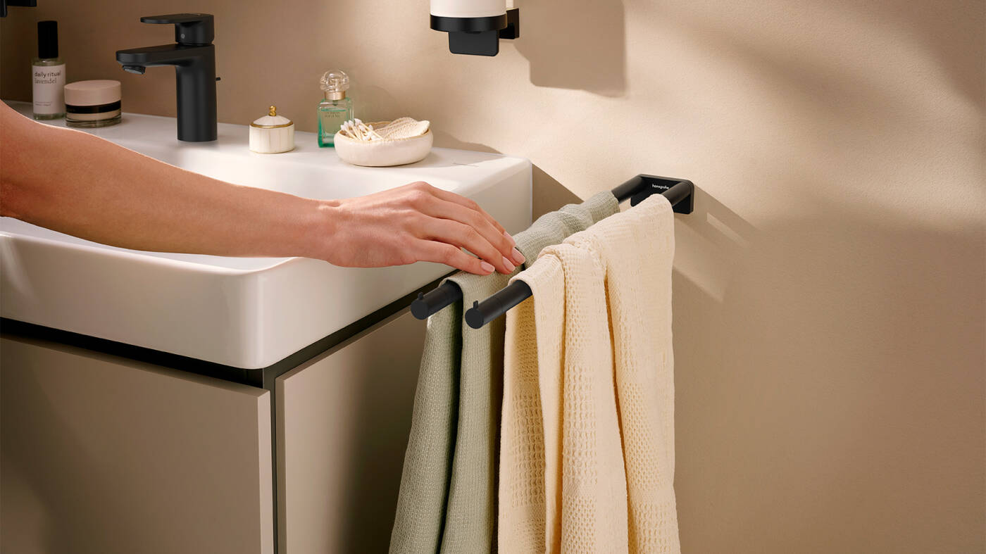 Double bath towel rail in Matt Black.