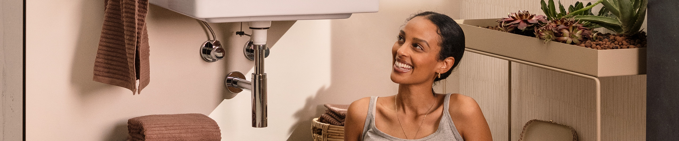 hansgrohe drawer, angle valve and siphon beneath Xanuia Q washbasin