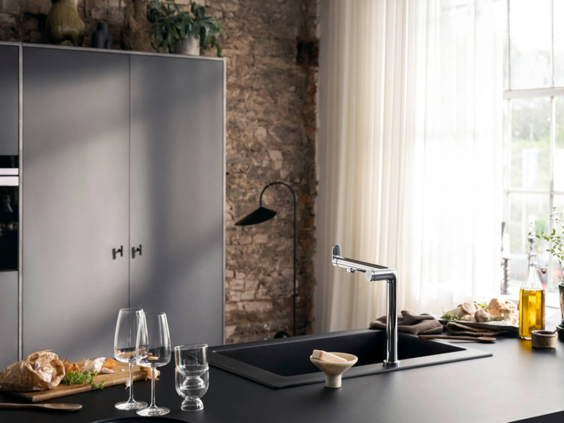 hansgrohe Kitchen mixers: Aqittura M91, SodaSystem 210, pull-out spout,  1jet, sBox lite, starter set, Item No. 76839000