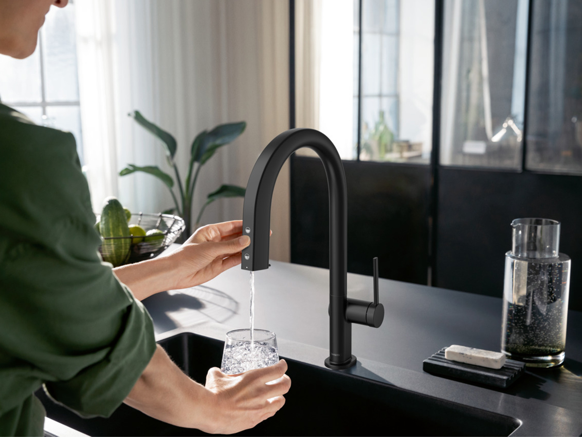 hansgrohe Kitchen mixers: Aqittura M91, SodaSystem 210, pull-out 