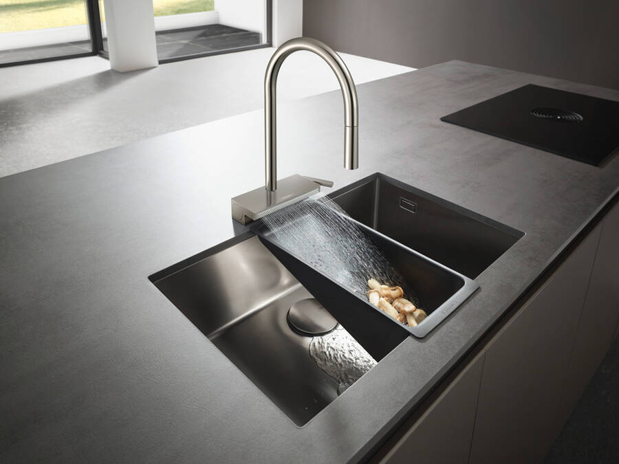 Mitigeur de cuisine hansgrohe avec évier de cuisine moderne.