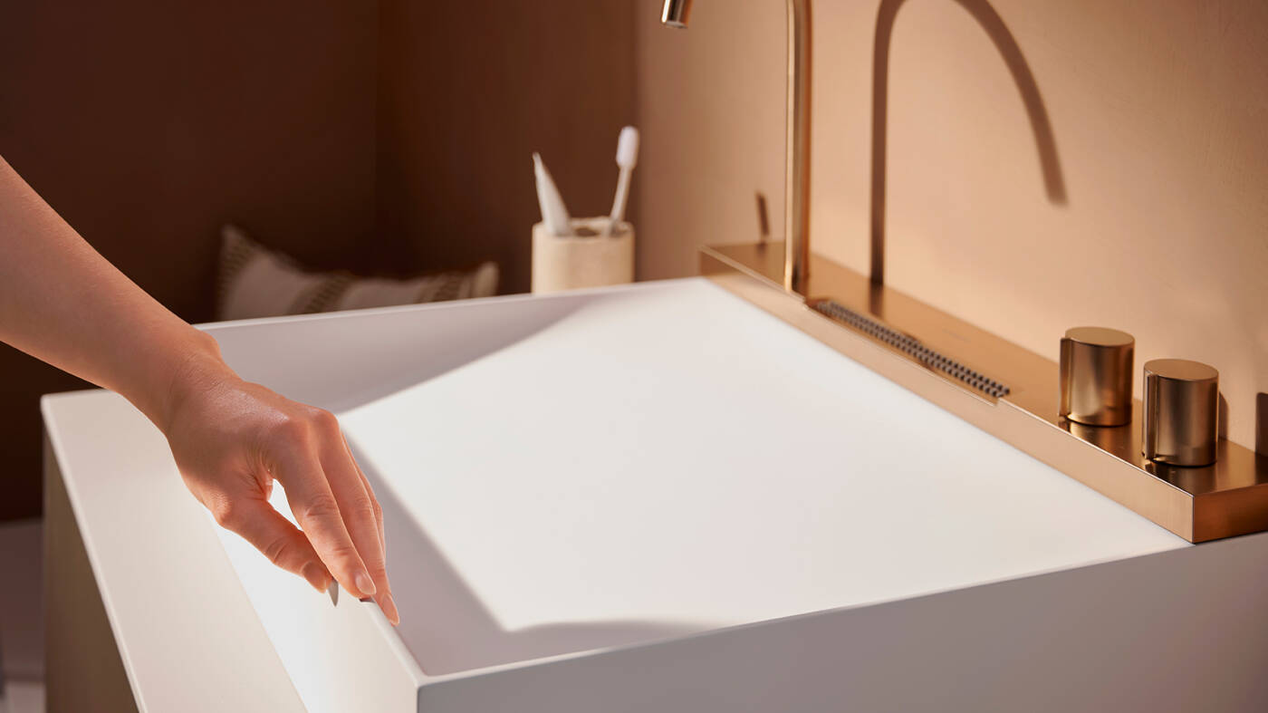 L’intérieur de la vasque du hansgrohe Avalegra est incliné.