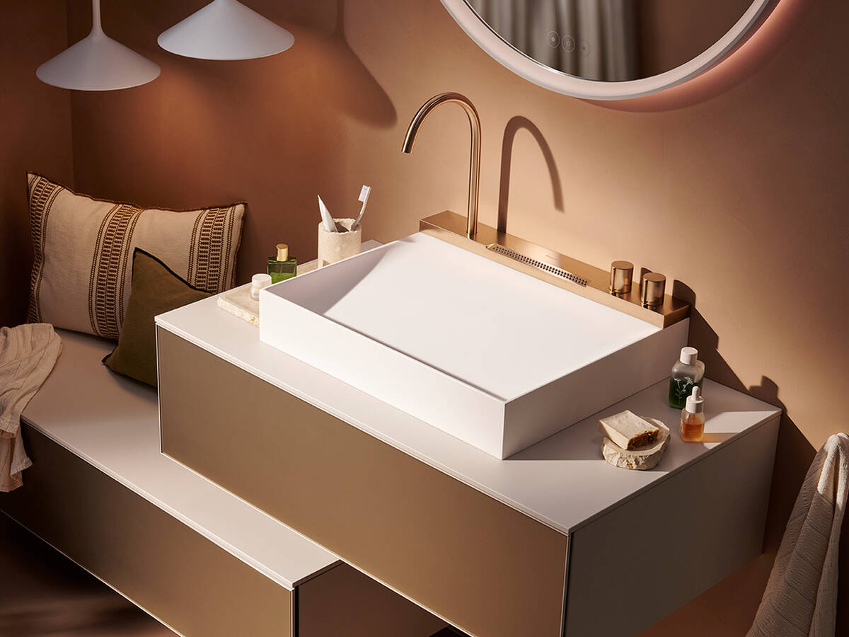 Ligne de meubles premium hansgrohe Xevolos E 2.0 avec banquette.