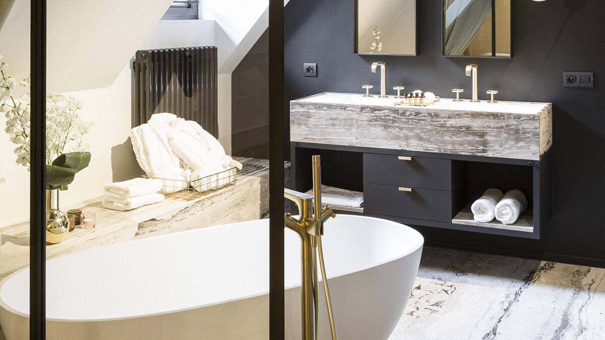 Armaturer med gullbelagt overflate i Boutique Hotel.