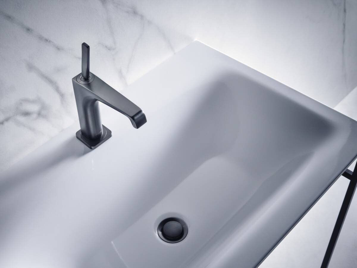 Černý designový vodovodní kohoutek AXOR Citterio E.