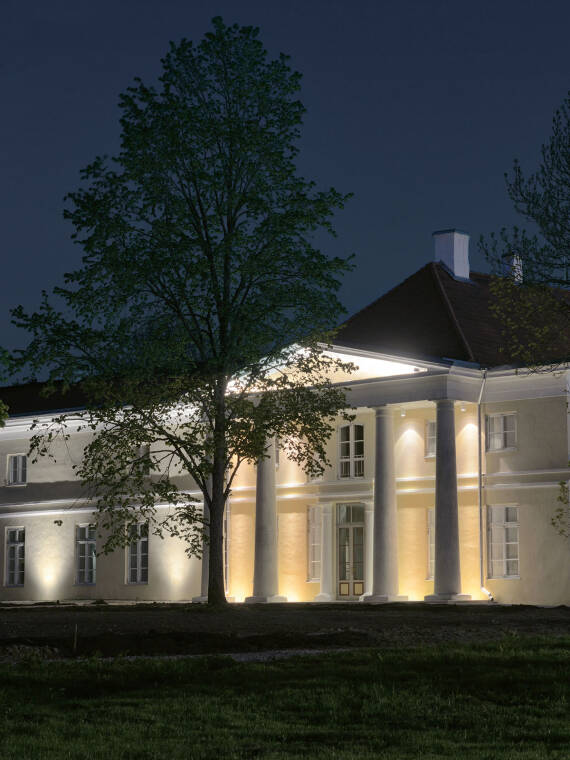 Außenansicht Hotel Kau Manor. Außenansicht Hotel Kau Manor.