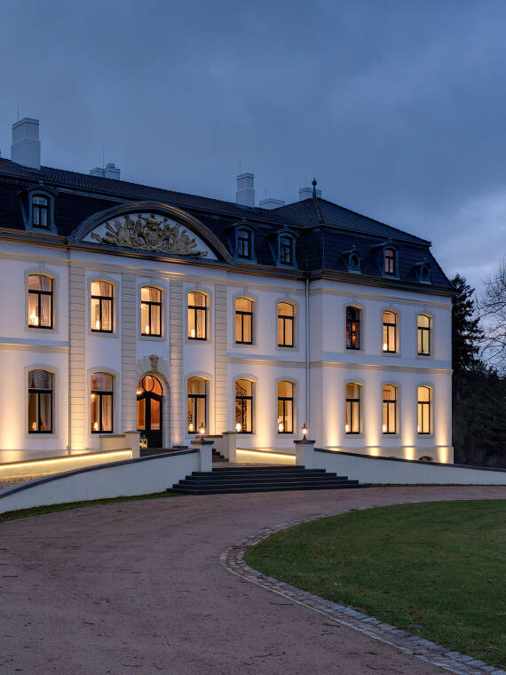 Schloss Weissenhaus von außen. Schloss Weissenhaus von außen.
