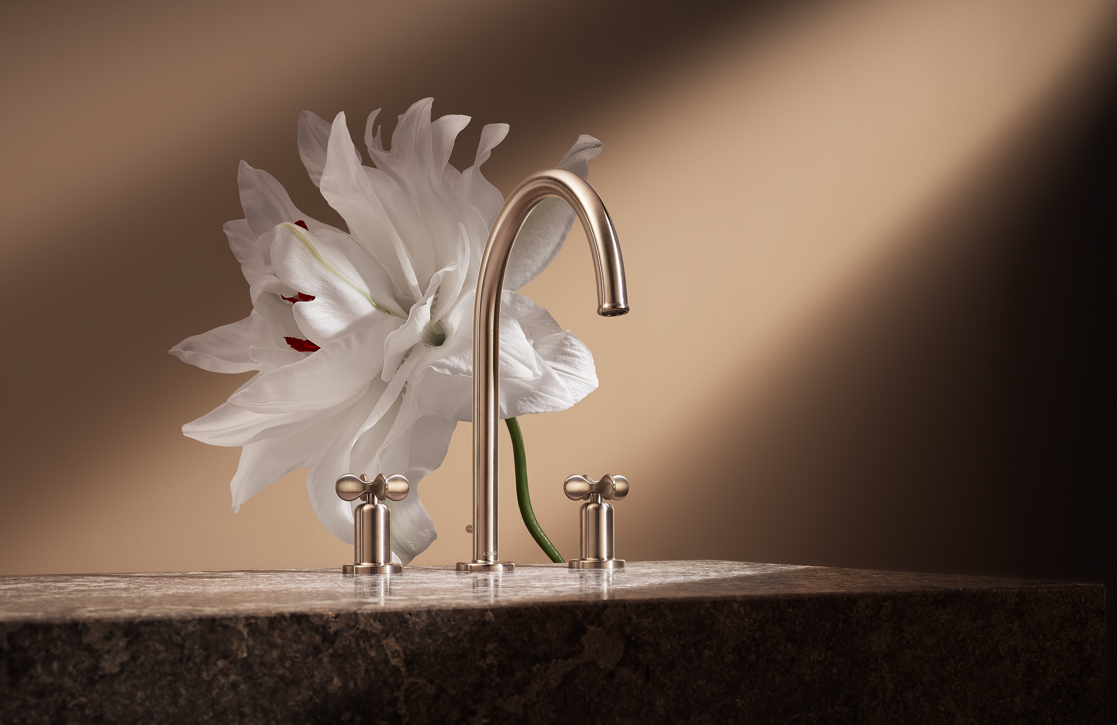 AXOR Archivio Teaserbild zur Escape the ordinary Kampagne der Luxusmarke
