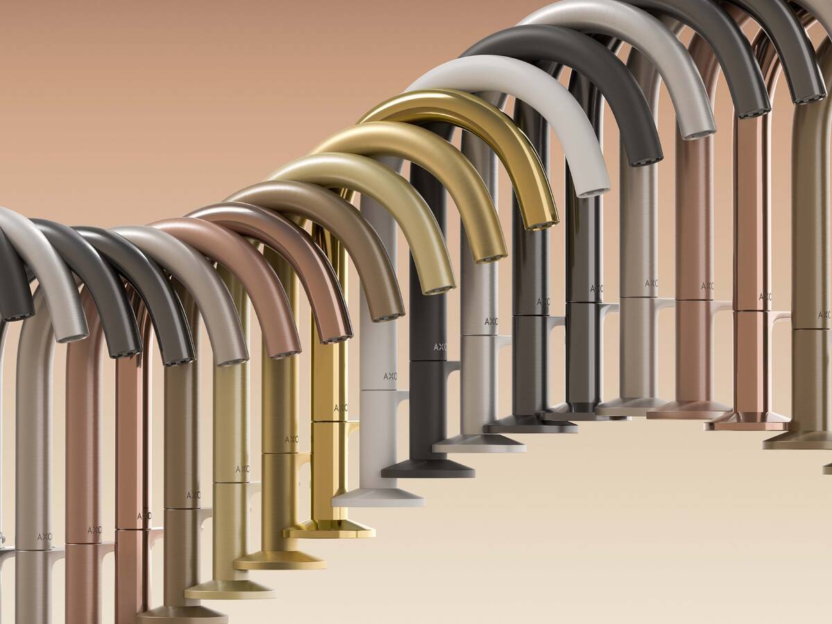 Verschillende AXOR mengkraanonderdelen met verschillende PVD-coatings.