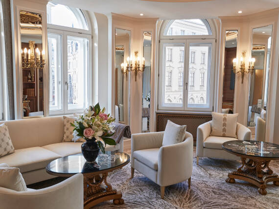 Elegant living area in the Ludwig Suite at Hotel Vier Jahreszeiten Kempinski Munich featuring classic furnishings and city views.