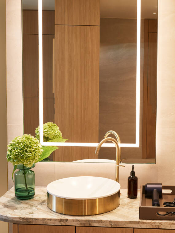 AXOR Suite Basin paired with an AXOR One faucet in Brushed Brass in the spa changing room at Hotel Vier Jahreszeiten Kempinski Munich.