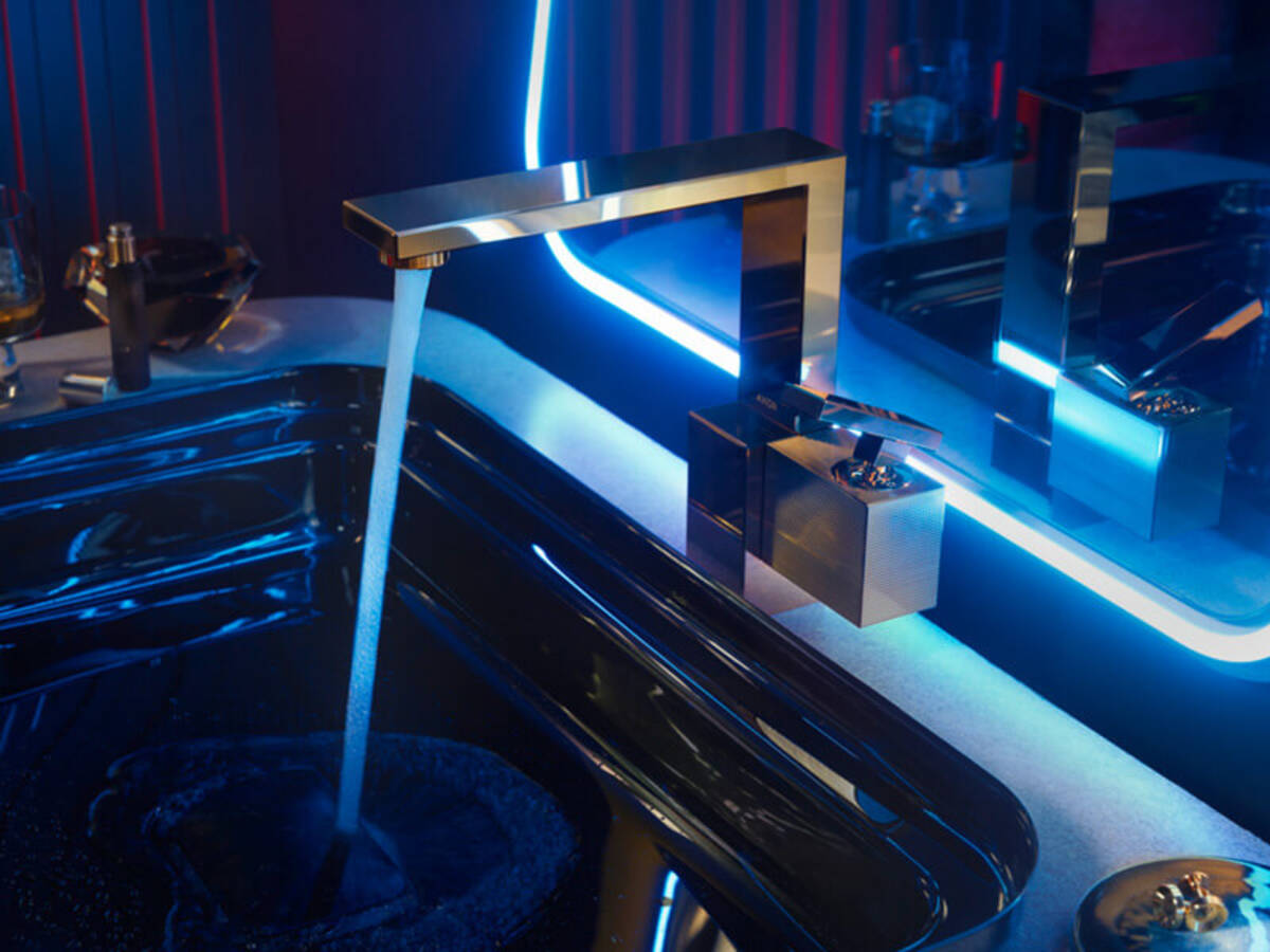 A close-up of the AXOR Edge washbasin faucet.