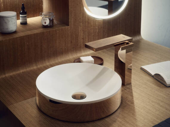 Mengkraan AXOR MyEdition met plaat van notenhout.