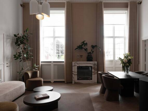 Lysfylt boligområde i Hilliger Master Suite