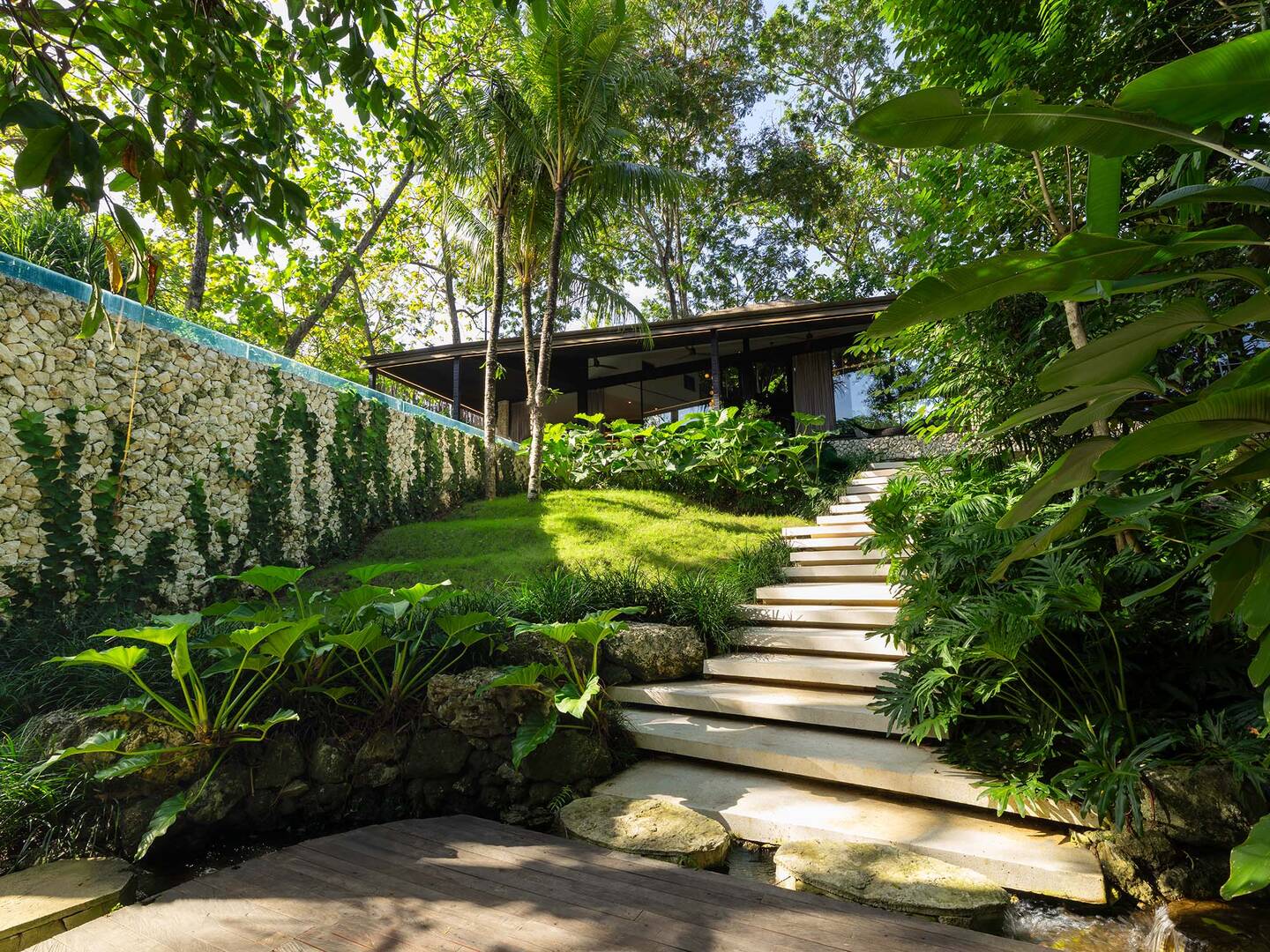 Außenaufnahme der Lost Villa auf Bali