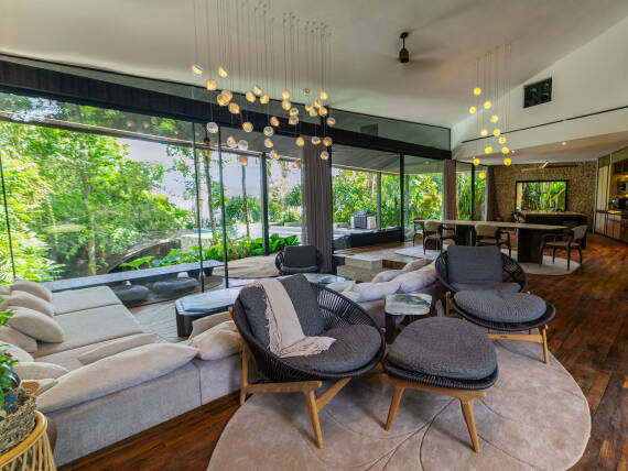Wohnzimmer der Lost Villa auf Bali