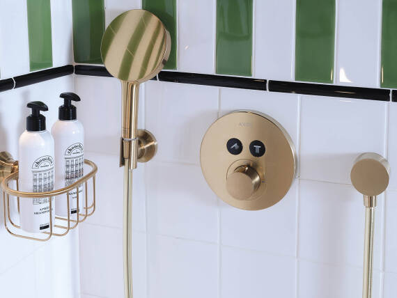 Detailaufnahme einer Dusche im Chouchou Hotel Paris mit AXOR ShowerSolutions in Brushed Bronze Detailaufnahme einer Dusche im Chouchou Hotel Paris mit AXOR ShowerSolutions in Brushed Bronze