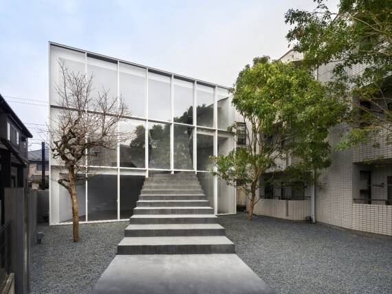 The home’s stairway-like structure begins in the garden. The home’s stairway-like structure begins in the garden.