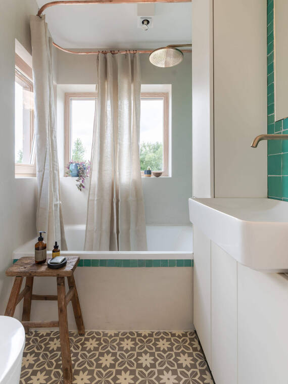 AXOR One in Brushed Bronze complements the cool tones of the bathroom and enhances its natural atmosphere AXOR One in Brushed Bronze complements the cool tones of the bathroom and enhances its natural atmosphere