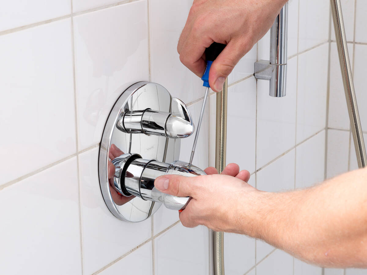 Hansgrohe ShowerSelect installation in a renovated bathroom 