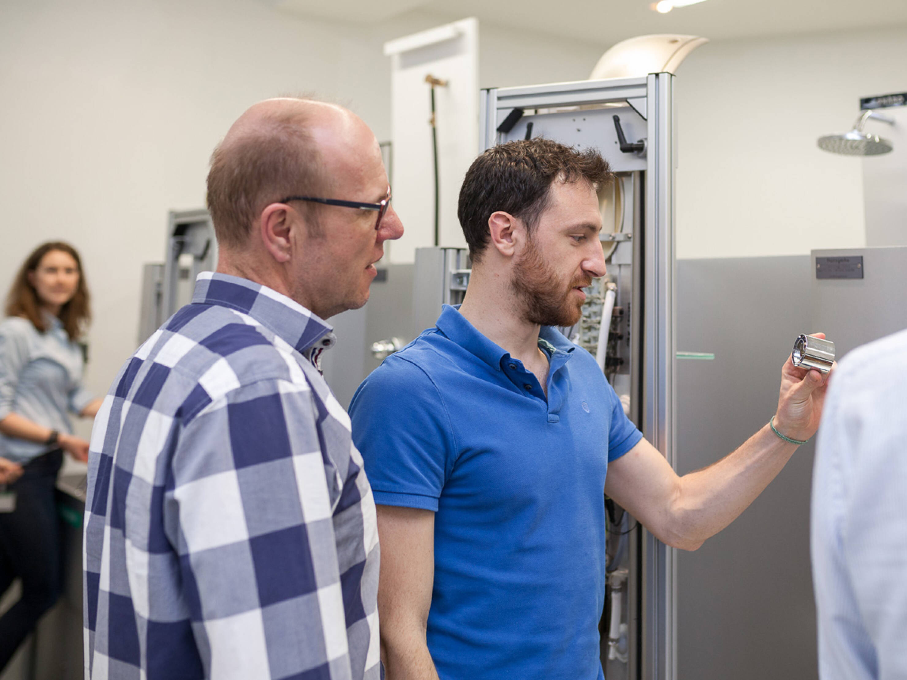 Les pros de la robinetterie sanitaire chez hansgrohe sont au côté de leurs partenaires. Les pros de la robinetterie sanitaire chez hansgrohe sont au côté de leurs partenaires.