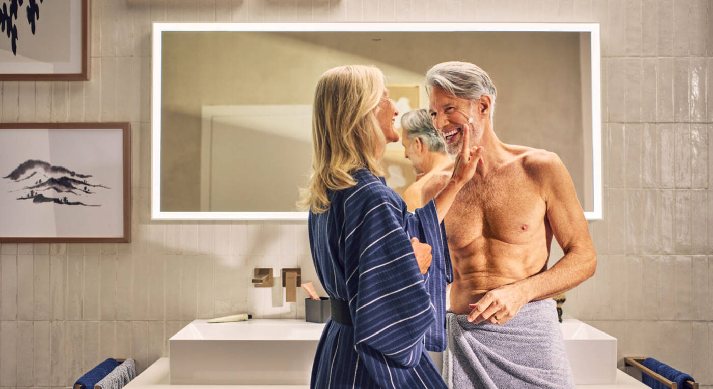 Xevolus E: Waschtisch und Möbel in linearem Design.