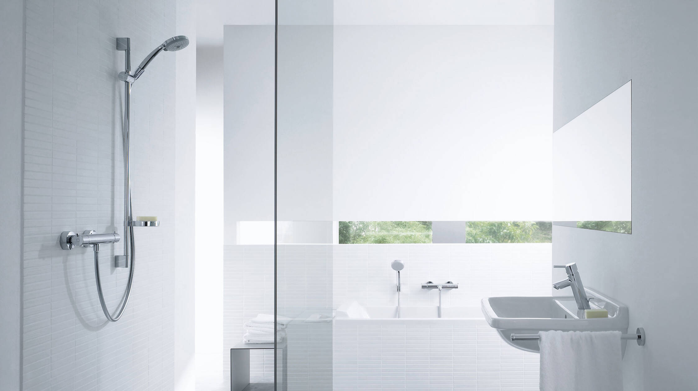 Ædelt badeværelse med førsteklasses indretning.