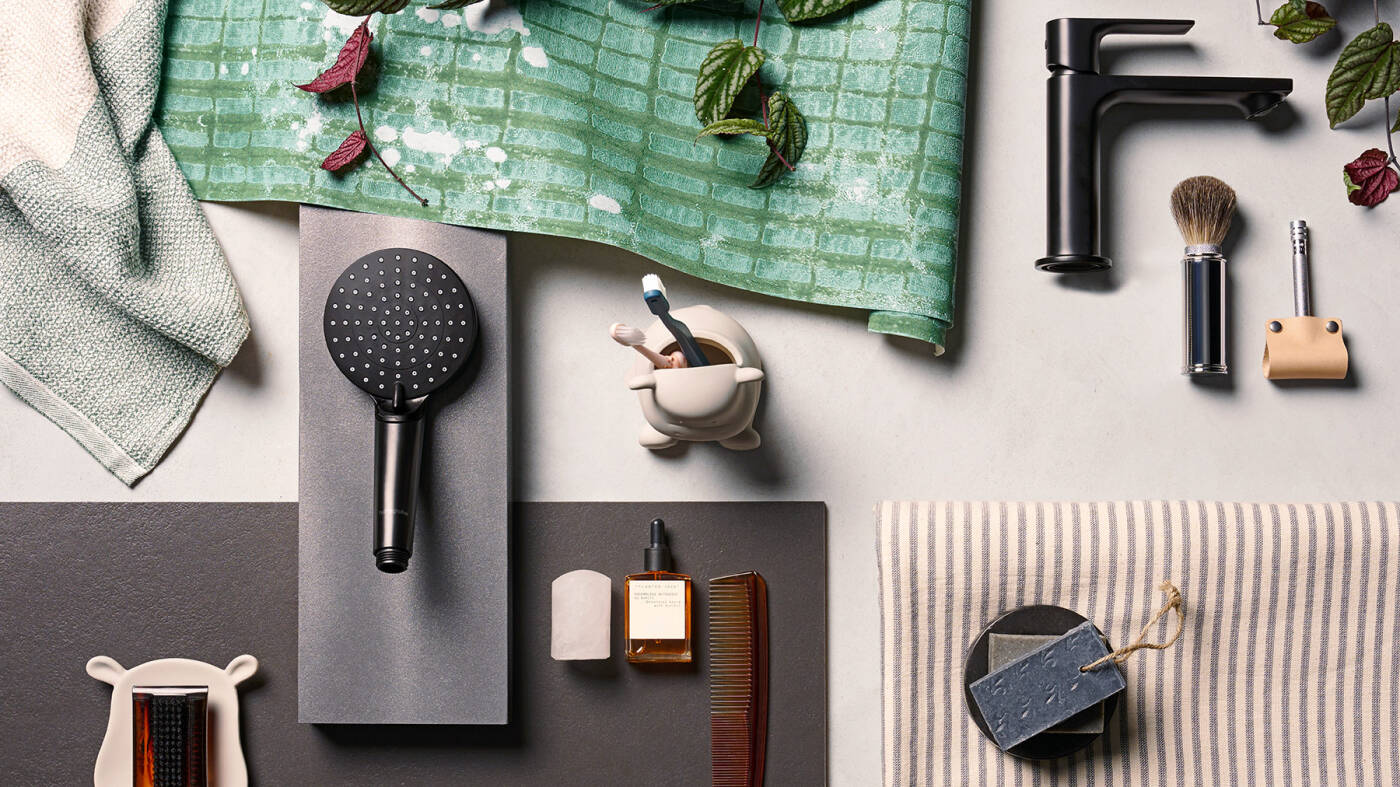 Geometrische Formen und starke Farben im hansgrohe Bad.