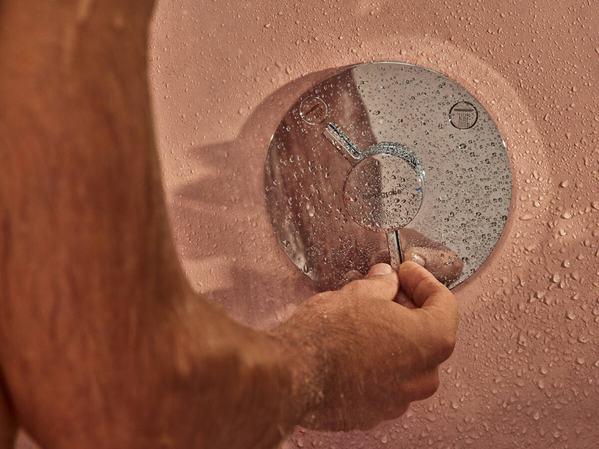 DuoTurn brusearmatur i fladt design.