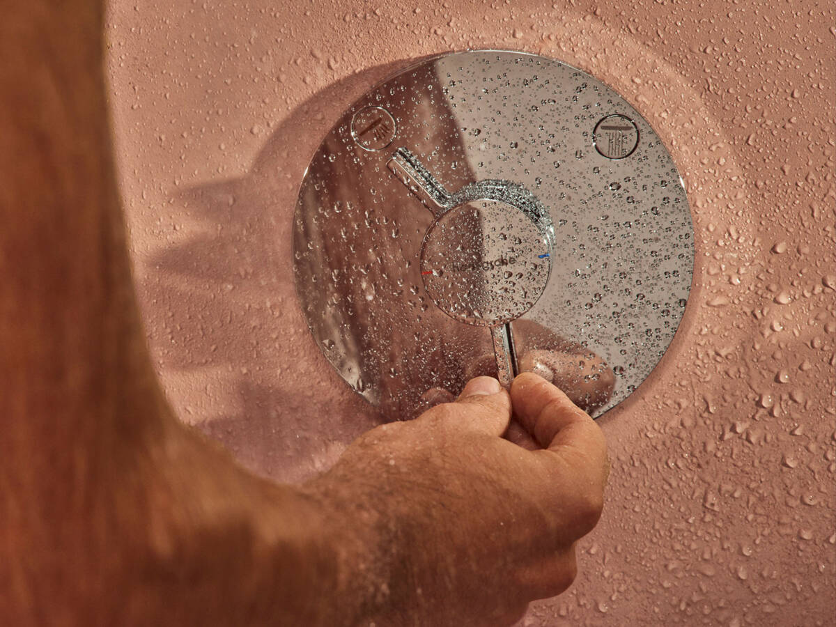 Pulsify S ShowerTablet.