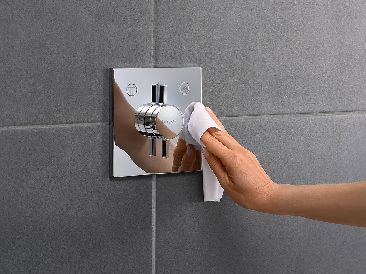 Hold brusearmaturet skinnende rent