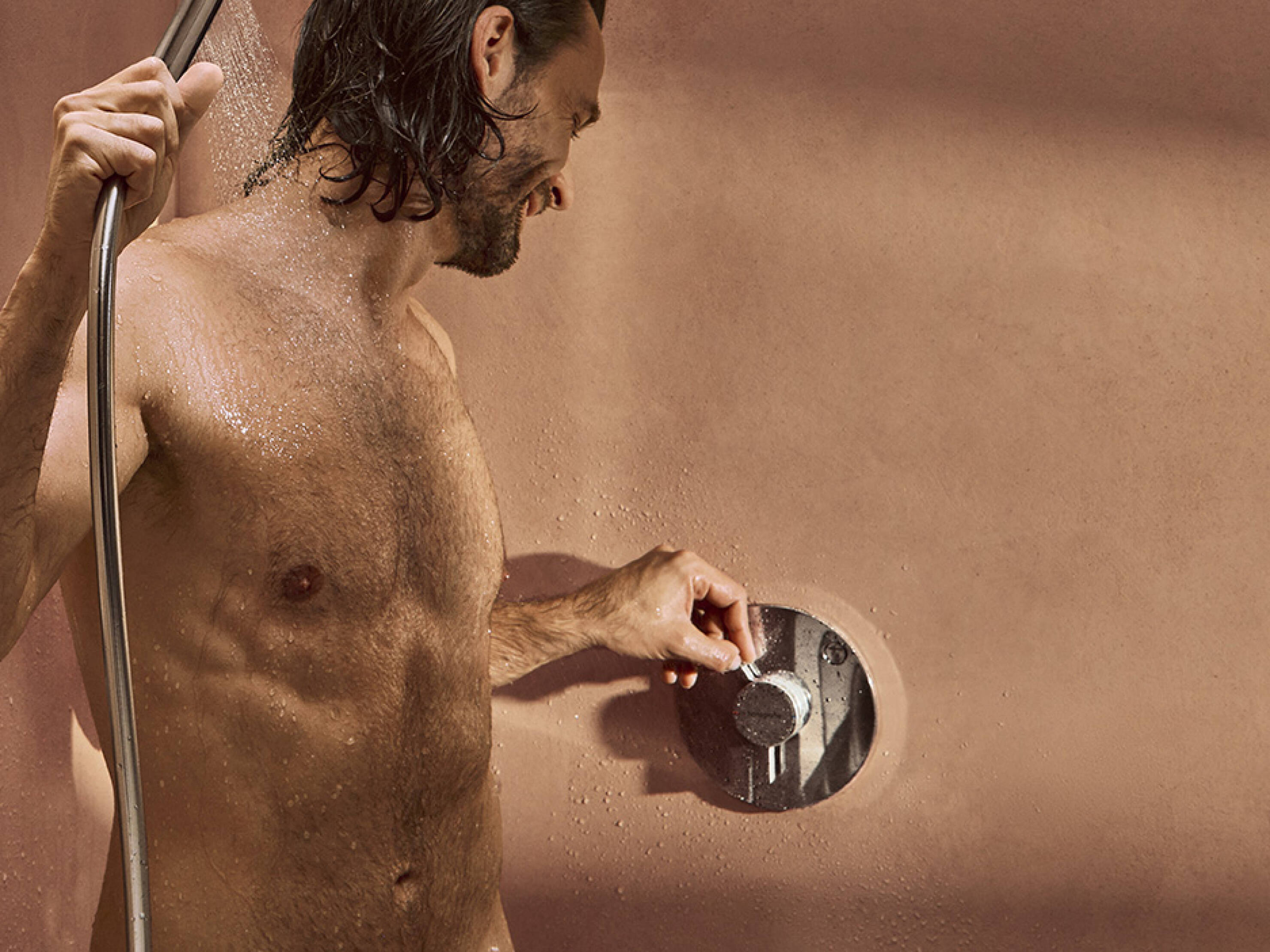 扁平型暗装龙头提升浴室舒适度。