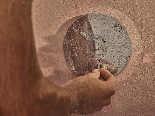 Showers Toggle ShowerSelect concealed mixer